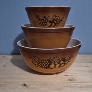 Vintage Old Orchard Pyrex Nesting Bowl Set Of 3 401, 402, 403.